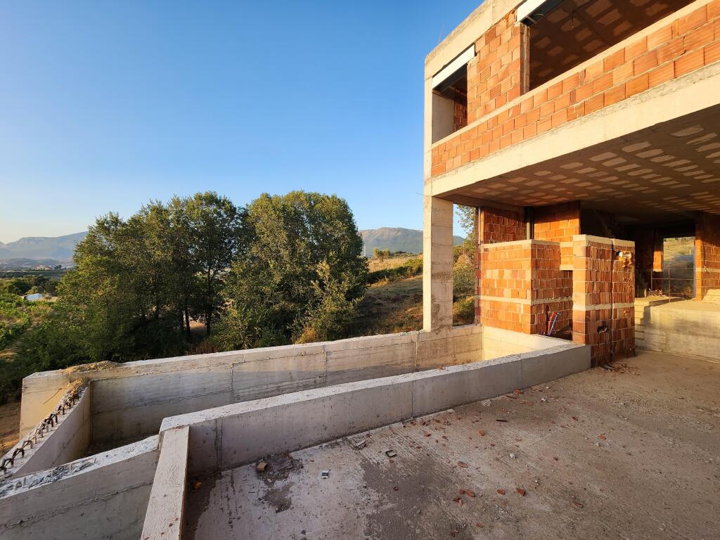 IN VENDITA: VILLA GEMELLA DI LUSSO CON PISCINA PRIVATA – FLOWERS HILL RESIDENCE, LUNDËR/TEG