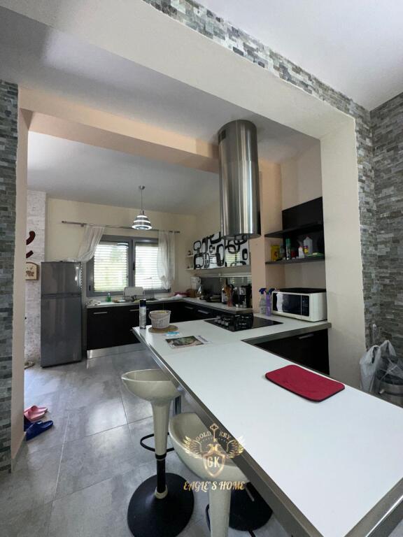 VILLA SU 2 PIANI IN VENDITA TETTO VICINO AL MARE QERRET
