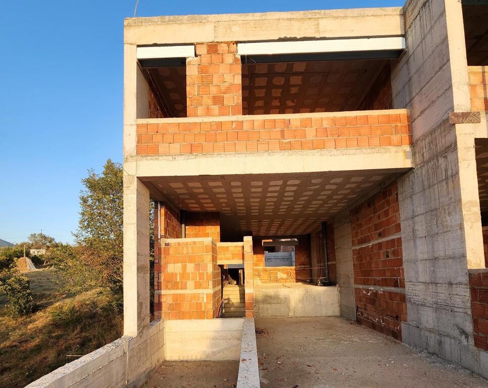 IN VENDITA: VILLA GEMELLA DI LUSSO CON PISCINA PRIVATA – FLOWERS HILL RESIDENCE, LUNDËR/TEG