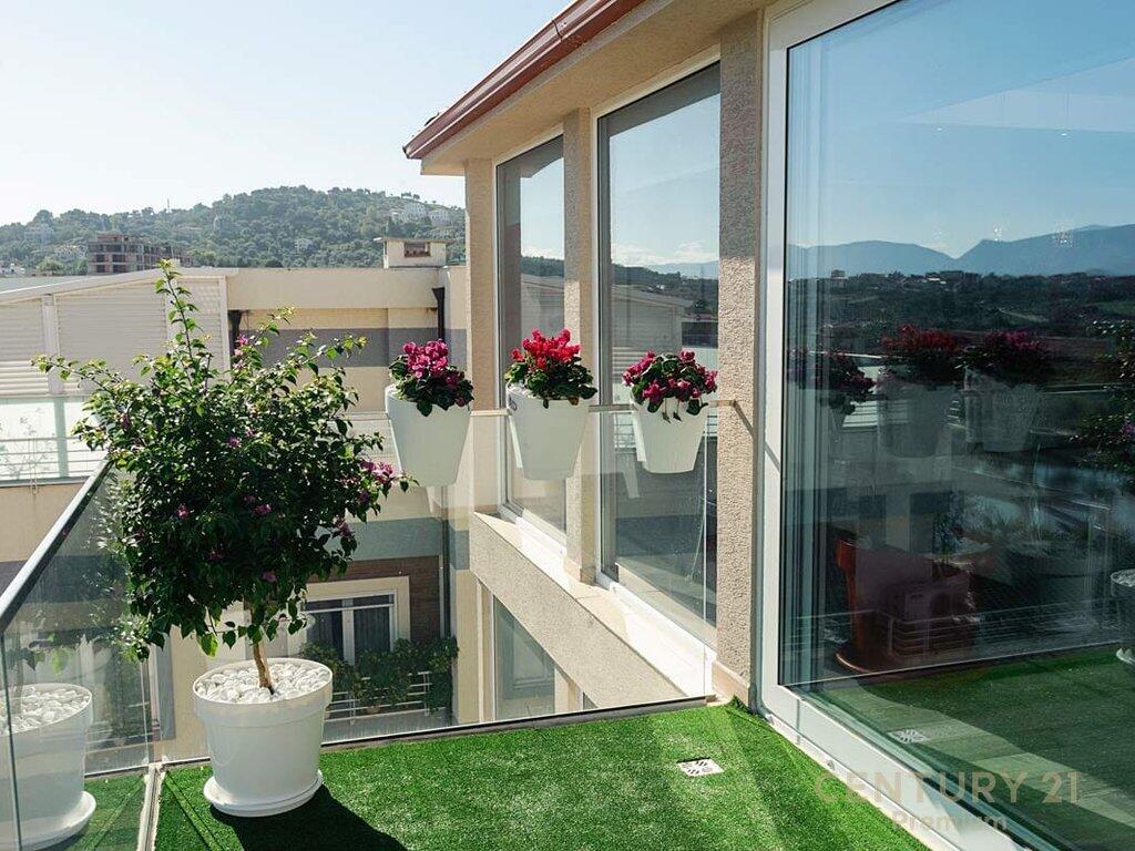 Luxury penthouse for rent at the Dry Lake