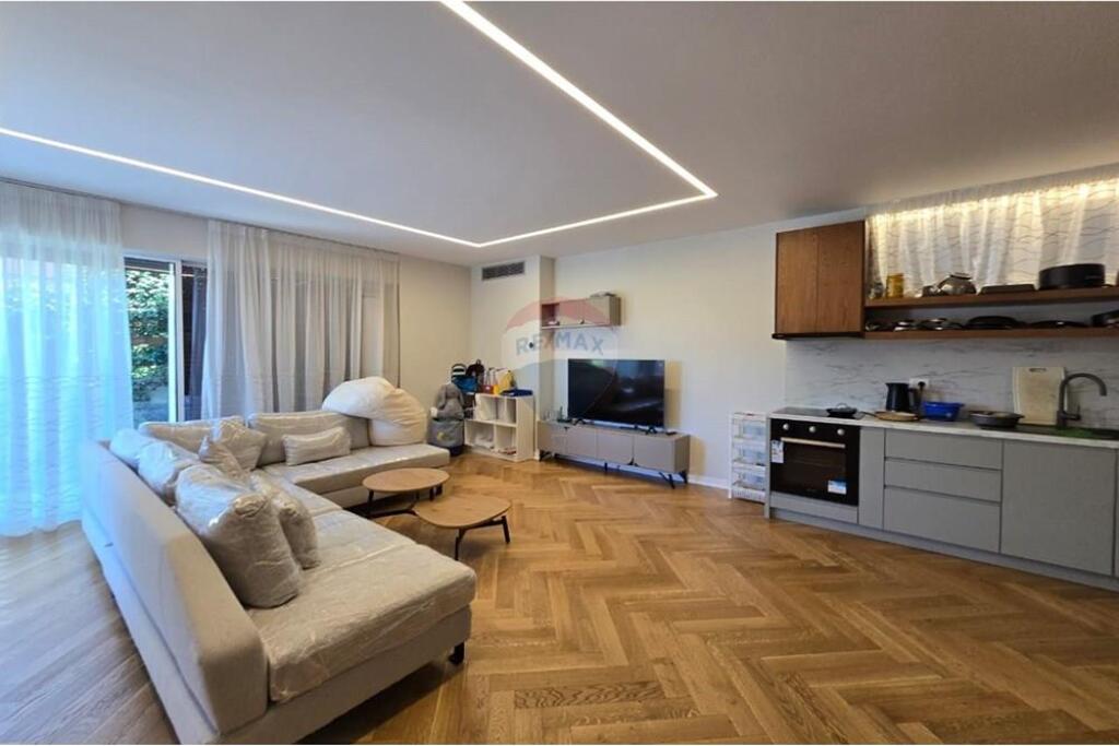 Vila me qira në Long Hill Residence