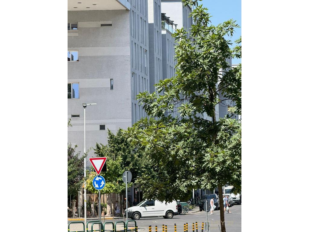 AMBIENT KOMERCIAL ME QIRA – KOMUNA E PARISIT | 130 m²