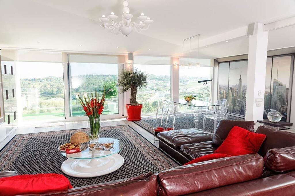 SUPER PENTHOUSE ME QIRA TE LIQENI THATE TIRANE 2+1