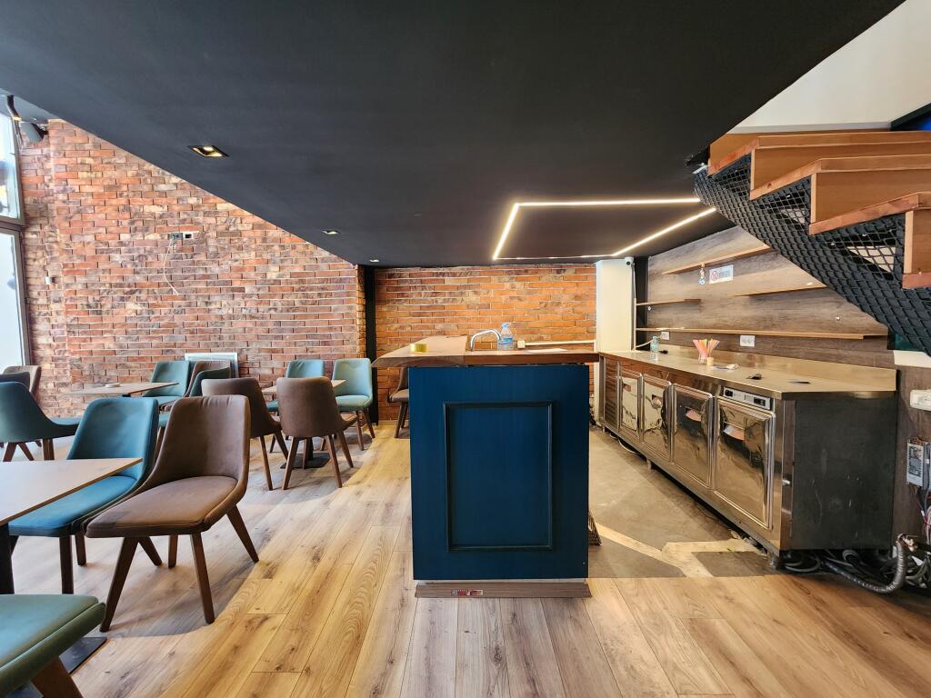 - SHITET: DYQAN/LOKAL Ultra Investuar 62 m² ( Xhamllik -📍 Kompleksi Kolombo ( Ndarë në 2 kate)