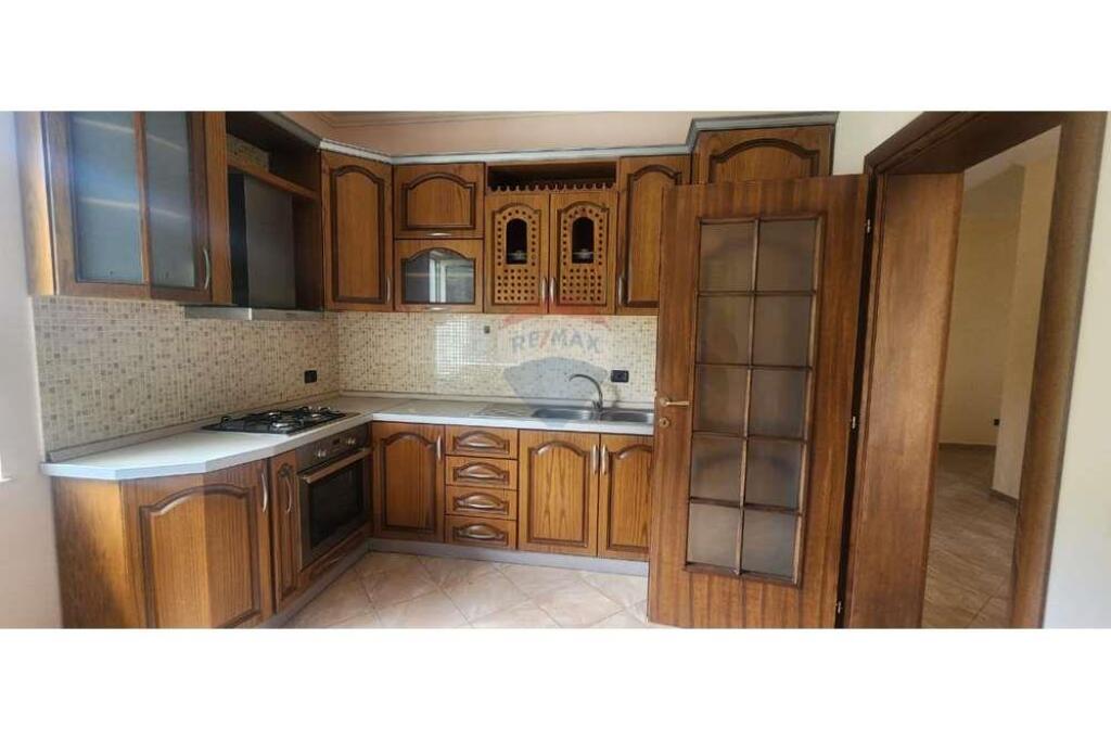 Villa in vendita, Peze Helmes