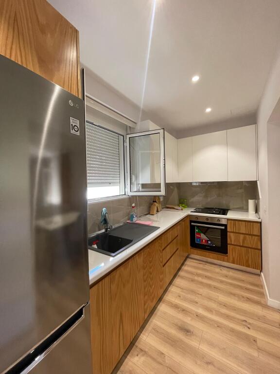 🏠 Jepet me qira shtëpi private 2+1 – Rruga e Kavajës  📍 Shumë pranë Qendrës