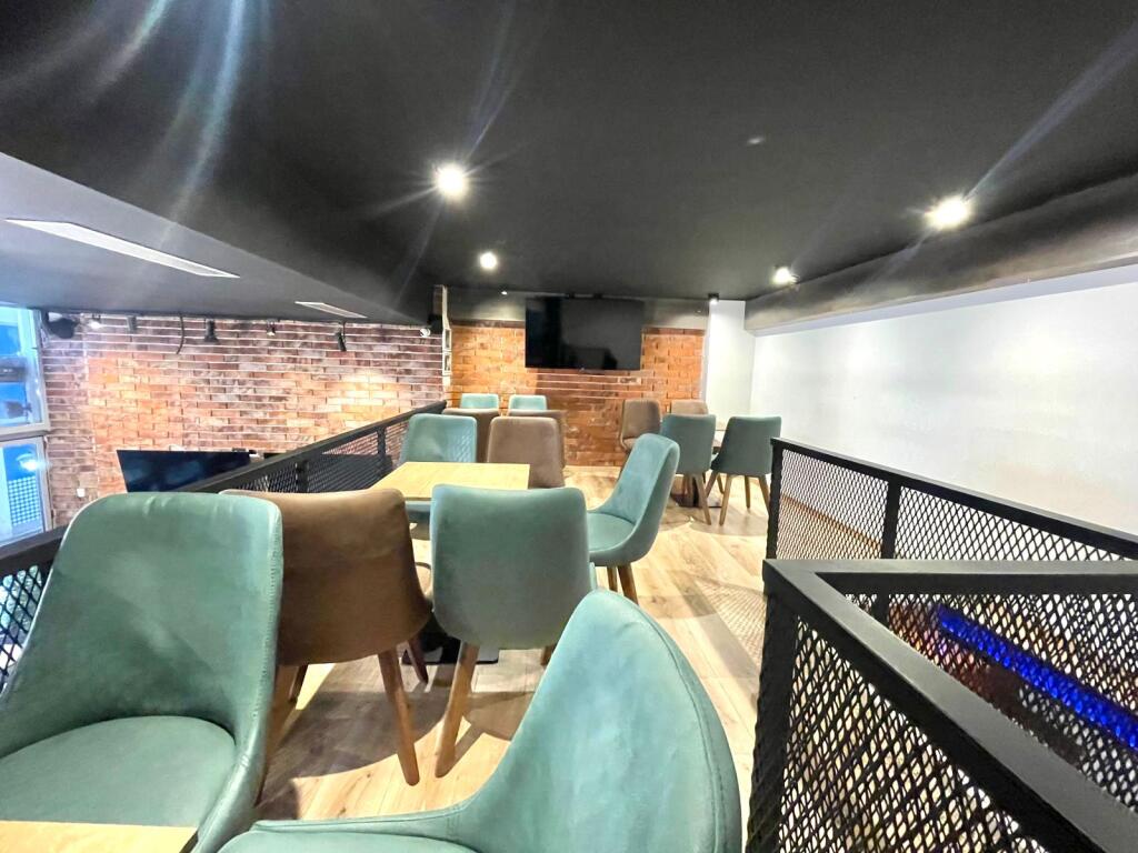 - SHITET: DYQAN/LOKAL Ultra Investuar 62 m² ( Xhamllik -📍 Kompleksi Kolombo ( Ndarë në 2 kate)
