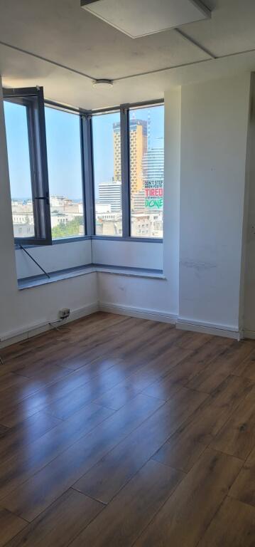 Jepet apartament per zyra perballe parlamentit