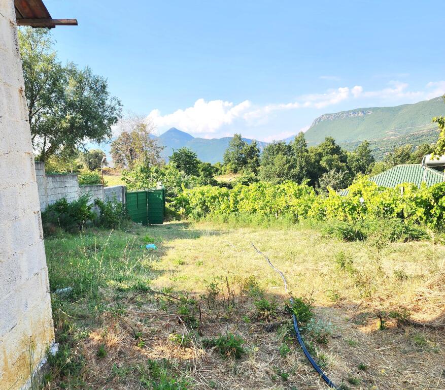 IN VENDITA: Casa 130 m² + TERRENO 2300 m² – 📍Kërrabë / Mushqeta – €210.000 🏕