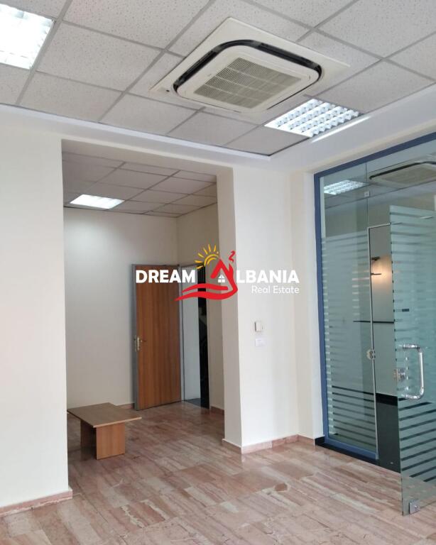 Ambjent biznesi per zyra me qera ne Rrugen e Durrsit, buze rruge (ID 42611334)