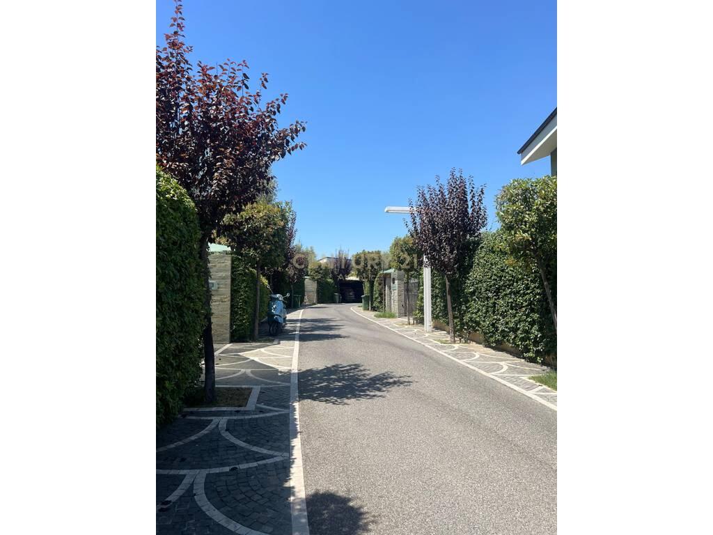 🏡 FOR RENT: MODERN 3+1 VILLA WITH GYM IN LONG HILL RESIDENCE – LUNDËR, TIRANA