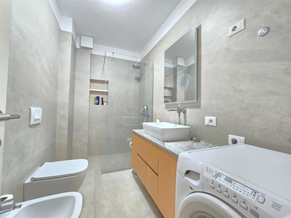 Apartament 3+2+2 me Qira – Zona 5 Maji, pranë Big Market