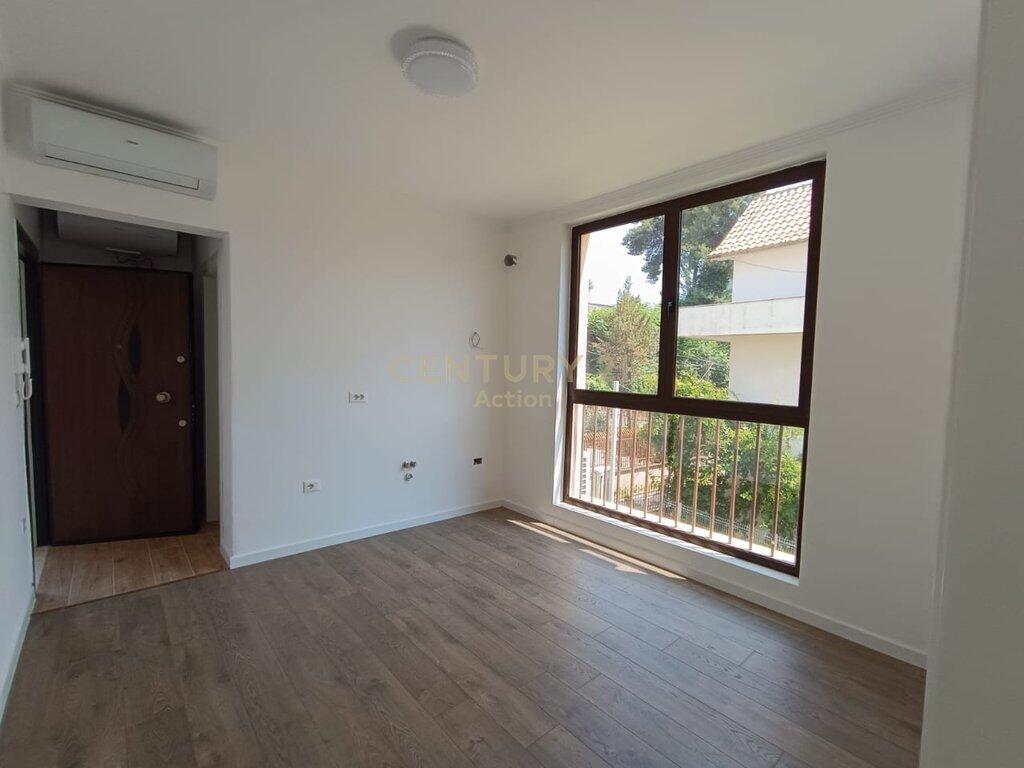 VILLA THREE FLOORS WITH GARDEN AND SUPER VIEW FROM THE CENTER OF TIRANA!