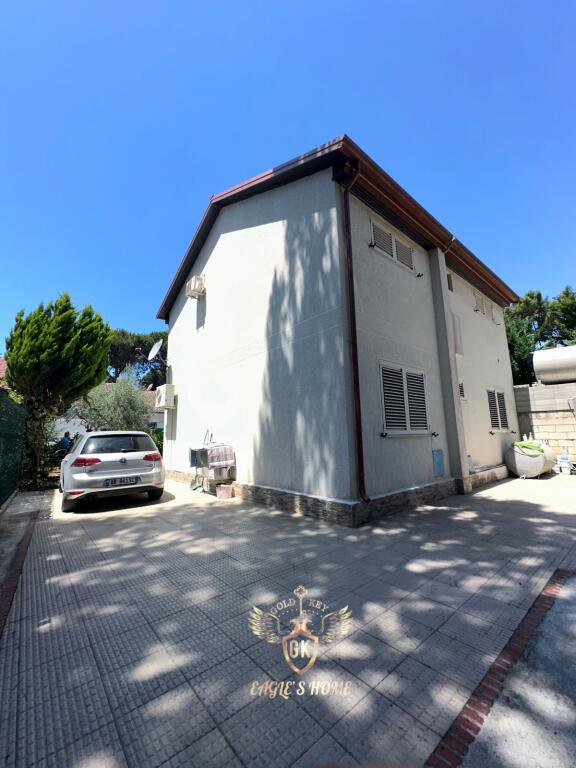 VILLA SU 2 PIANI IN VENDITA TETTO VICINO AL MARE QERRET