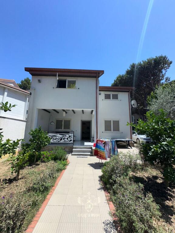 VILLA SU 2 PIANI IN VENDITA TETTO VICINO AL MARE QERRET