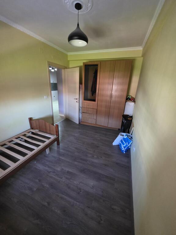Shitet Apartament Xhamia