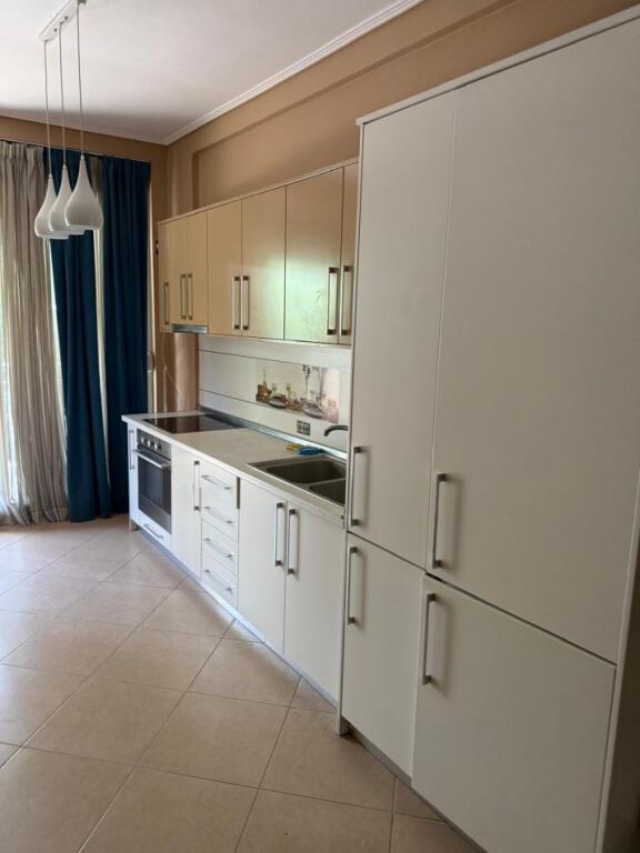 APPARTAMENTO IN AFFITTO 2+1 COMUNE DI PARIGI 700 EURO