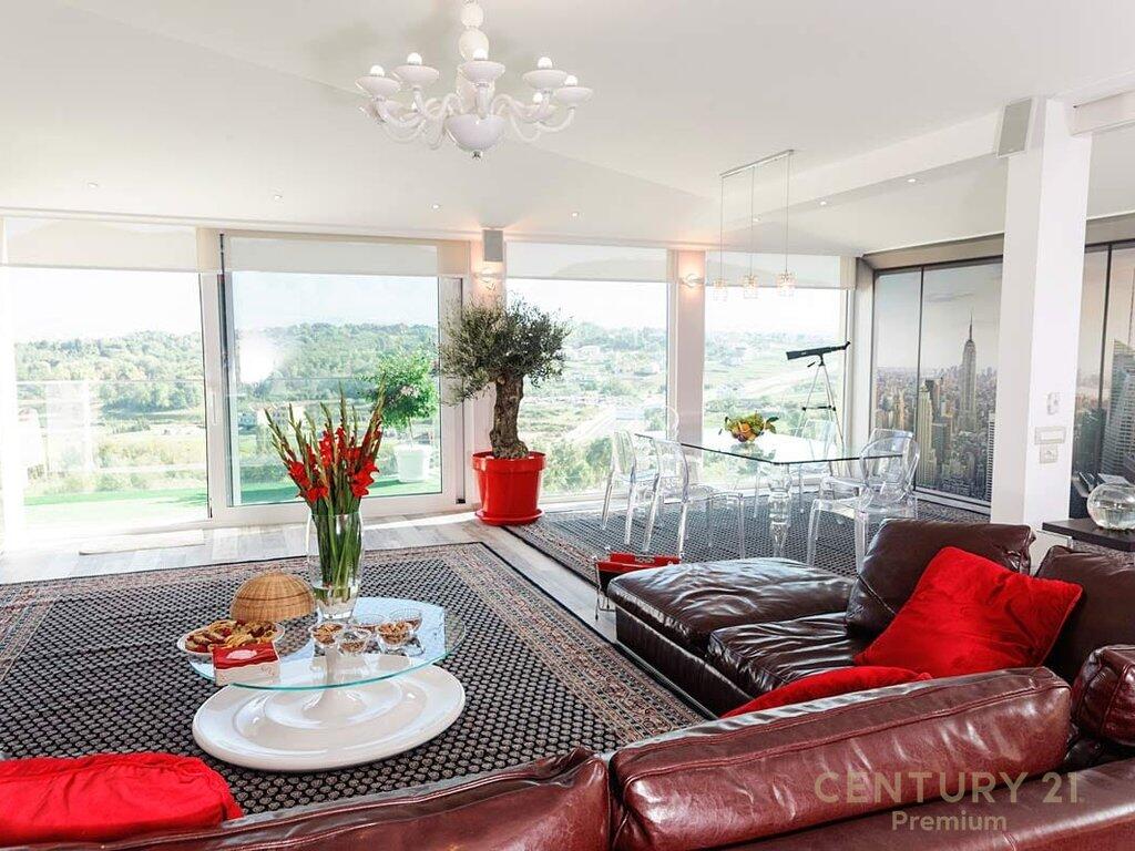 Luxury penthouse for rent at the Dry Lake