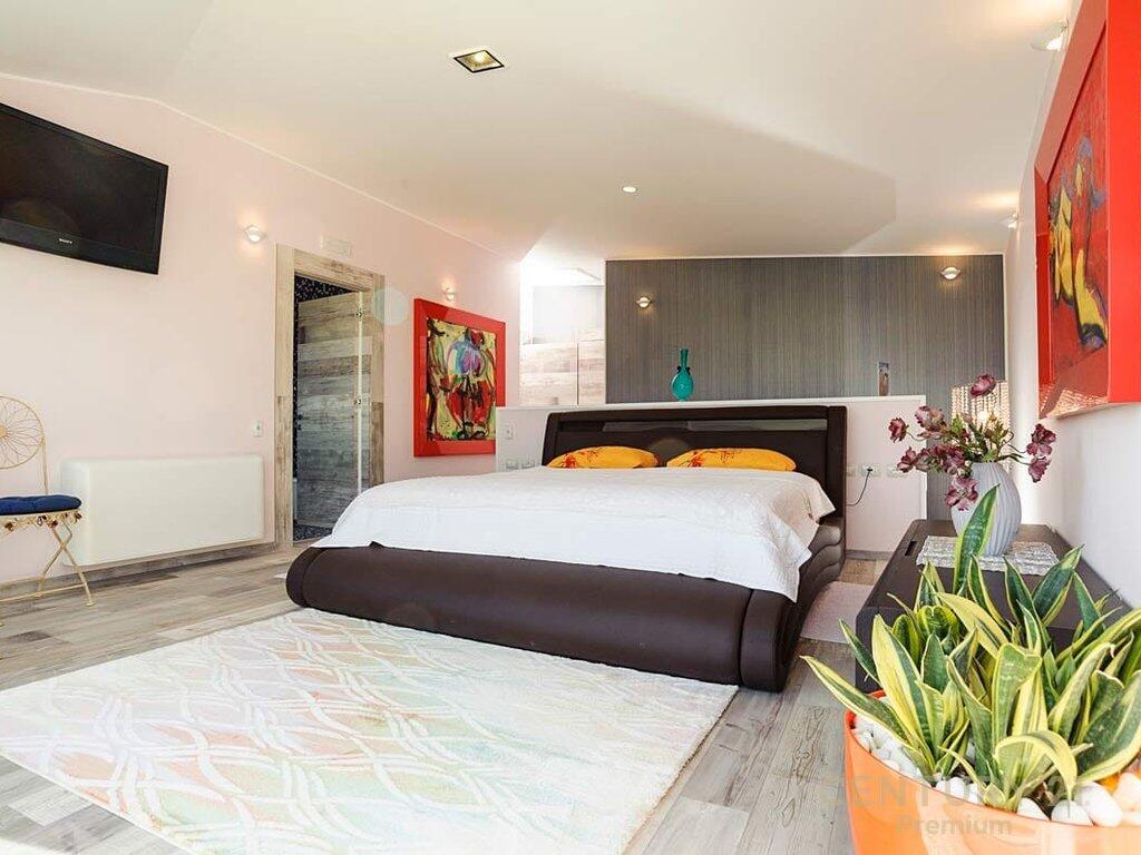 Luxury penthouse for rent at the Dry Lake