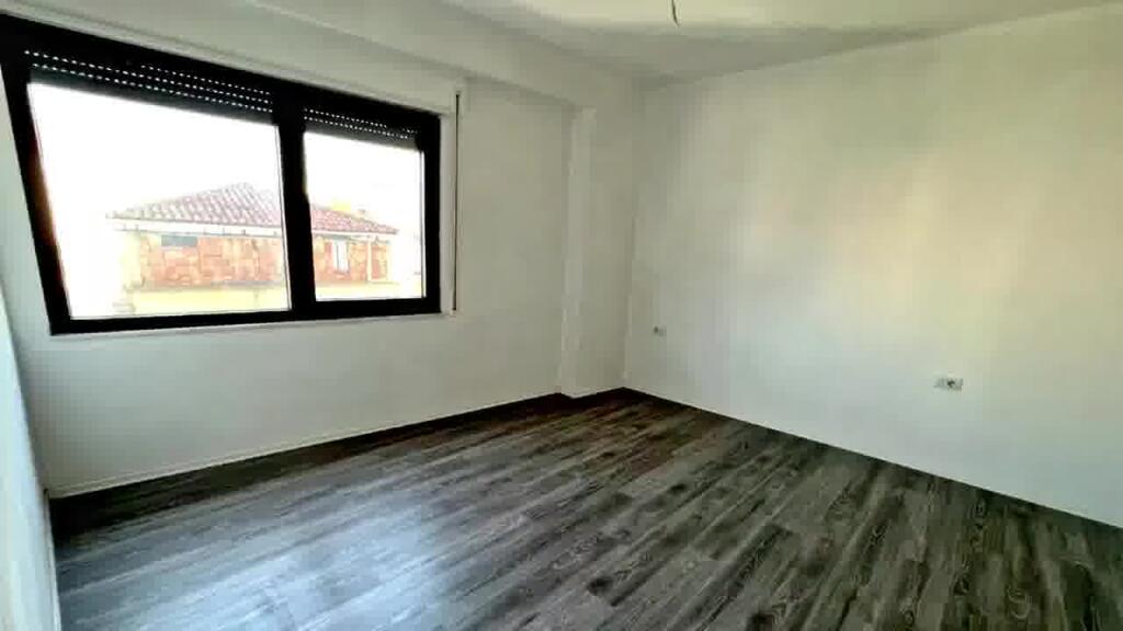 🏡 SHITET APARTAMENT 1+1 ME GARAZH – Rruga Qemal Stafa, Tiranë 📍