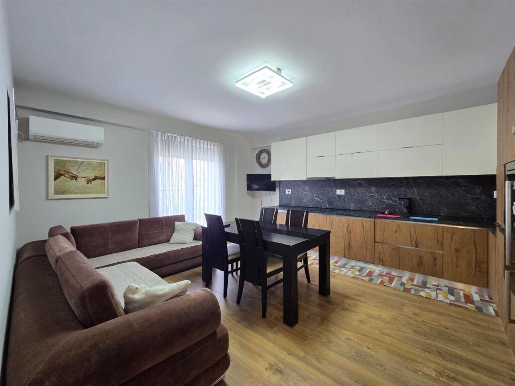 Apartament 3+2+2 me Qira – Zona 5 Maji, pranë Big Market