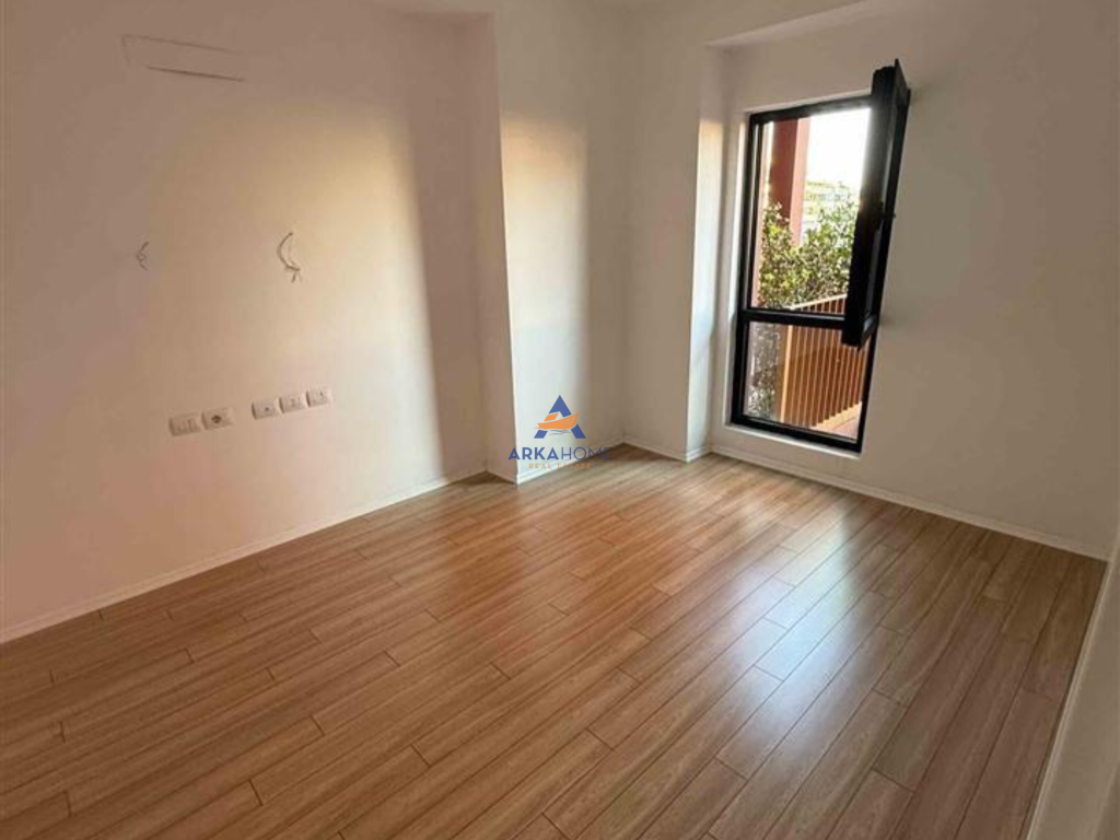OFFICE FOR RENT 113M2 “RRUGA KAVAJES, GARDEN BUILDING”. 1300 EURO.