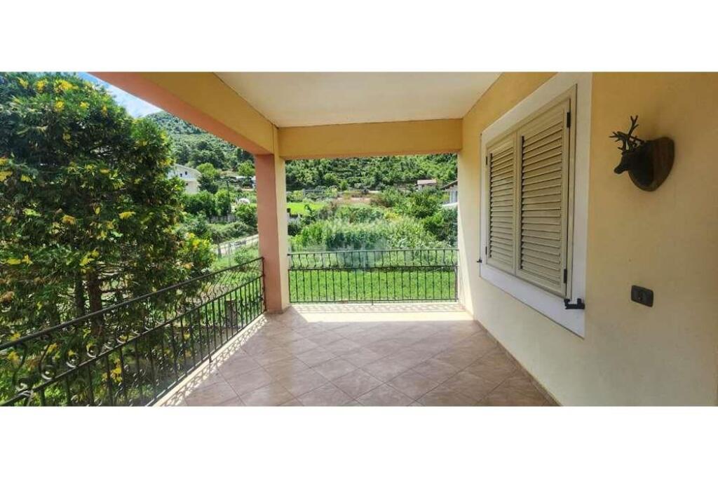 Villa in vendita, Peze Helmes