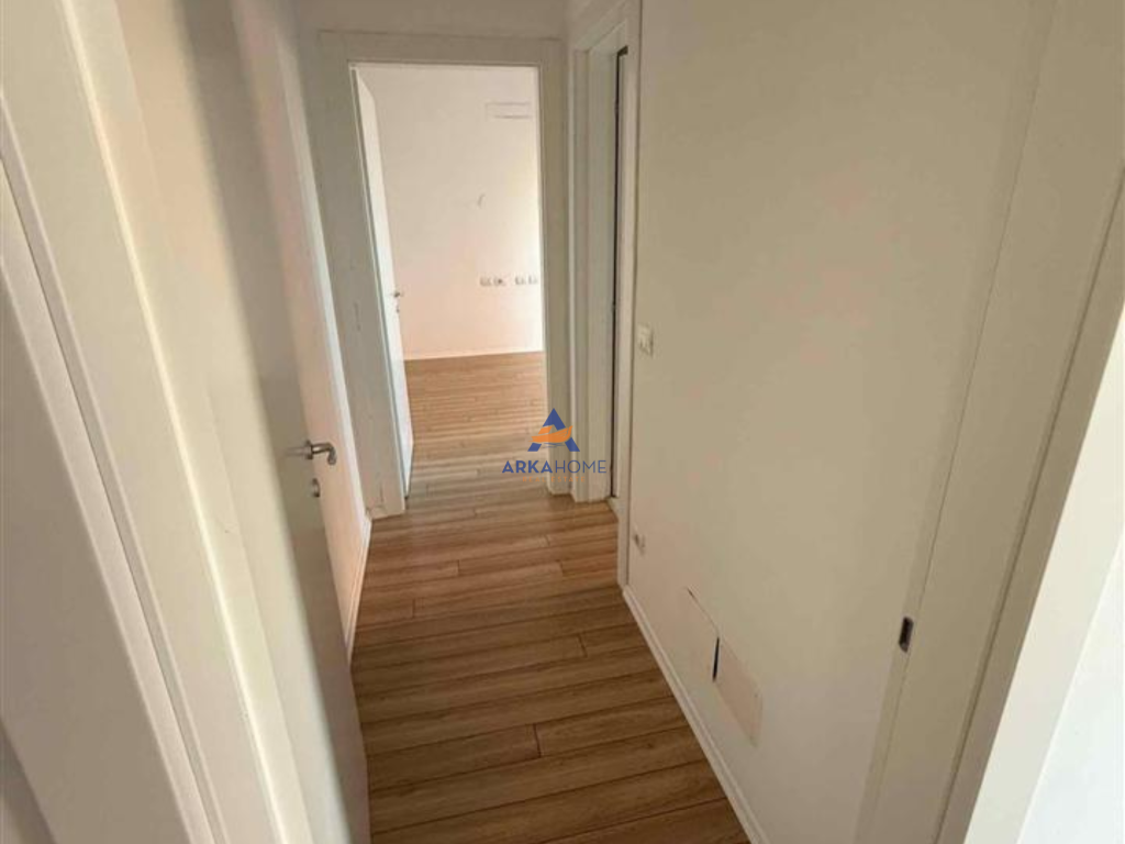 OFFICE FOR RENT 113M2 “RRUGA KAVAJES, GARDEN BUILDING”. 1300 EURO.