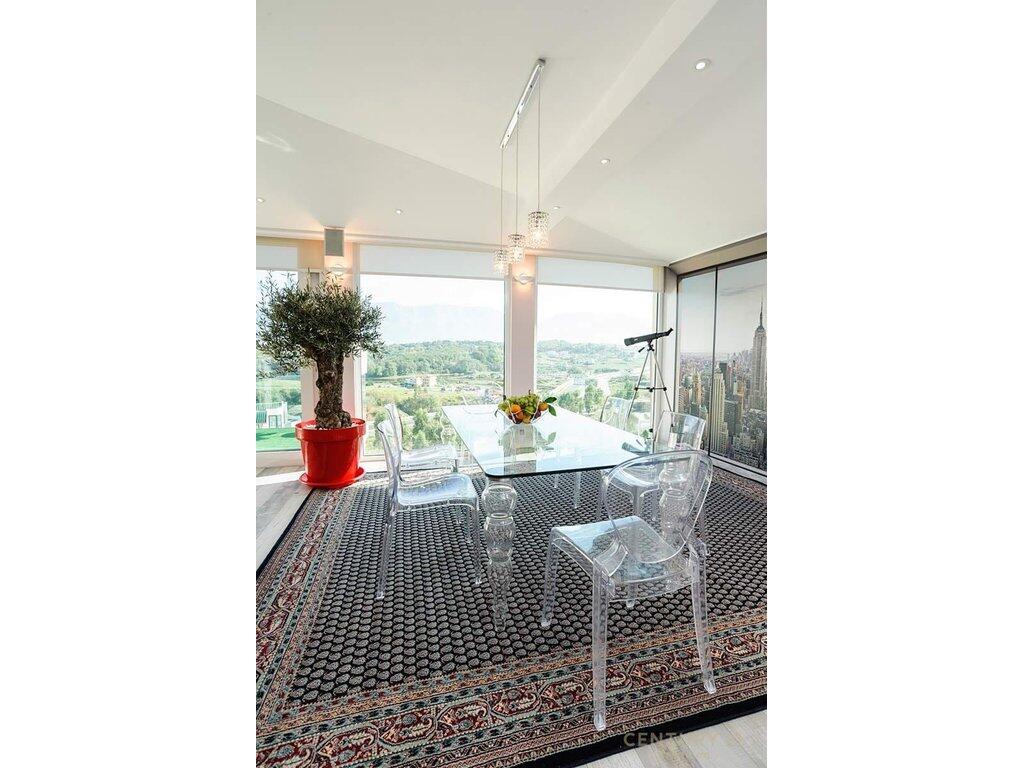 Luxury penthouse for rent at the Dry Lake