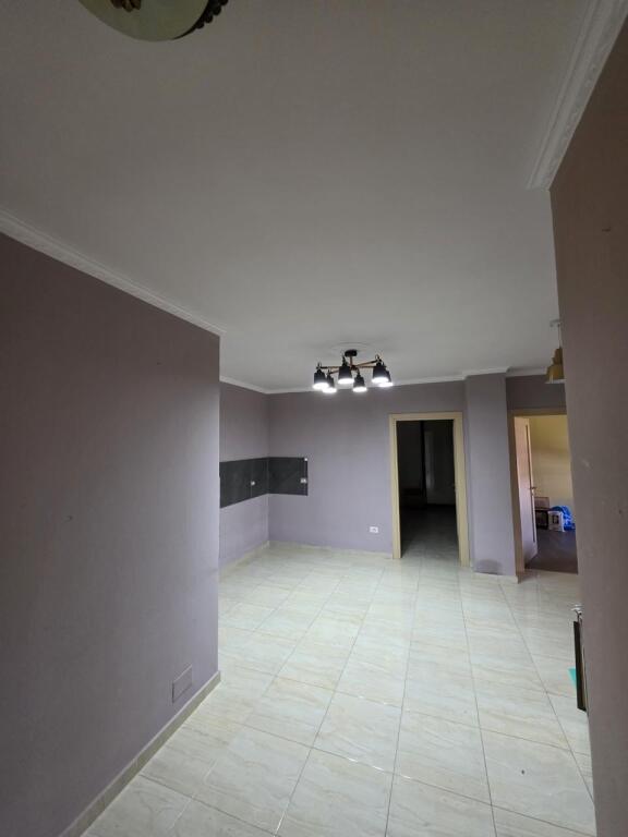 Shitet Apartament Xhamia
