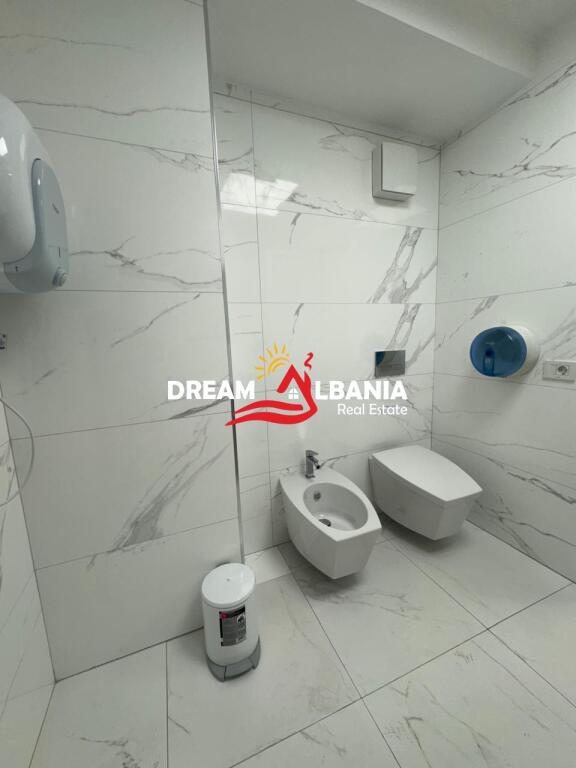 Ambjent zyrash me qera tek Rruga e Elbasanit prane Ekonomikut ne Tirane (ID 4261994)