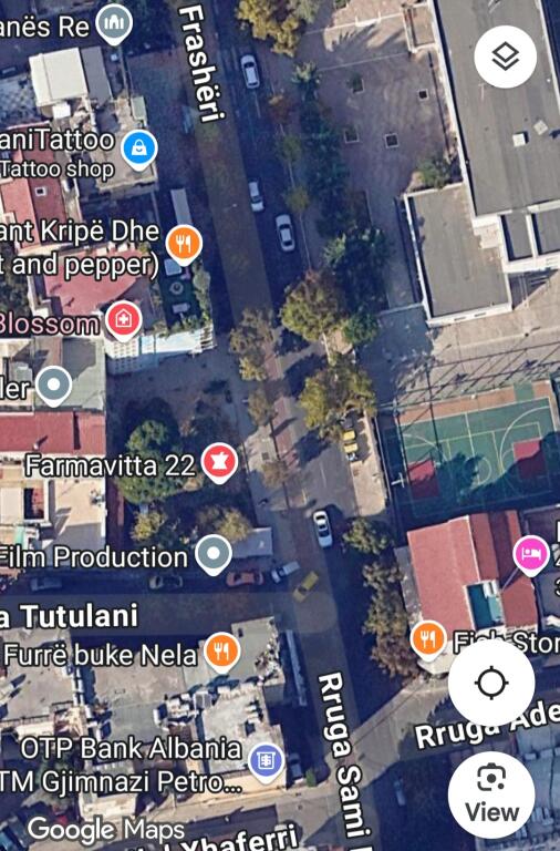 Shitet  apartament  1+1 prane gjimnazit  Petro  Nini