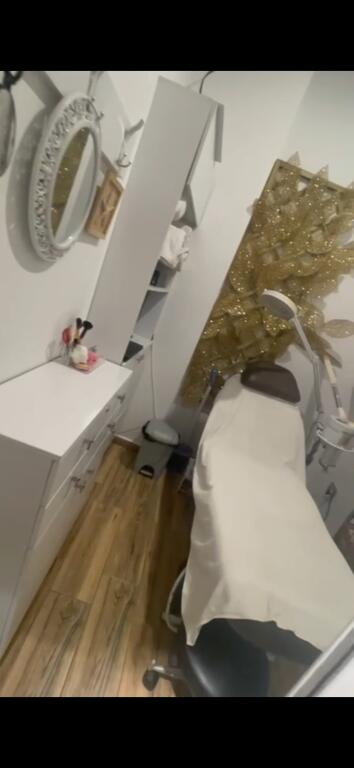 Shop for rent in Astir 600 eu hairdresser