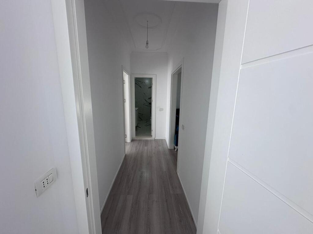 Shitet apartament tek 21 Dhjetori