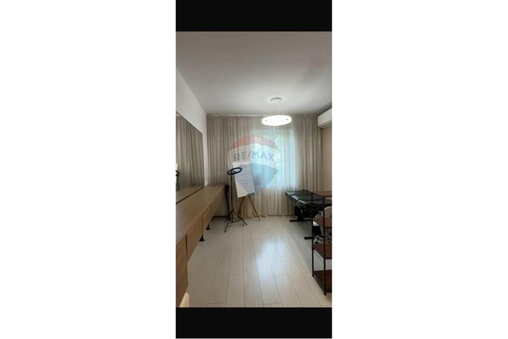For rent 1+1 space in the Blloku area