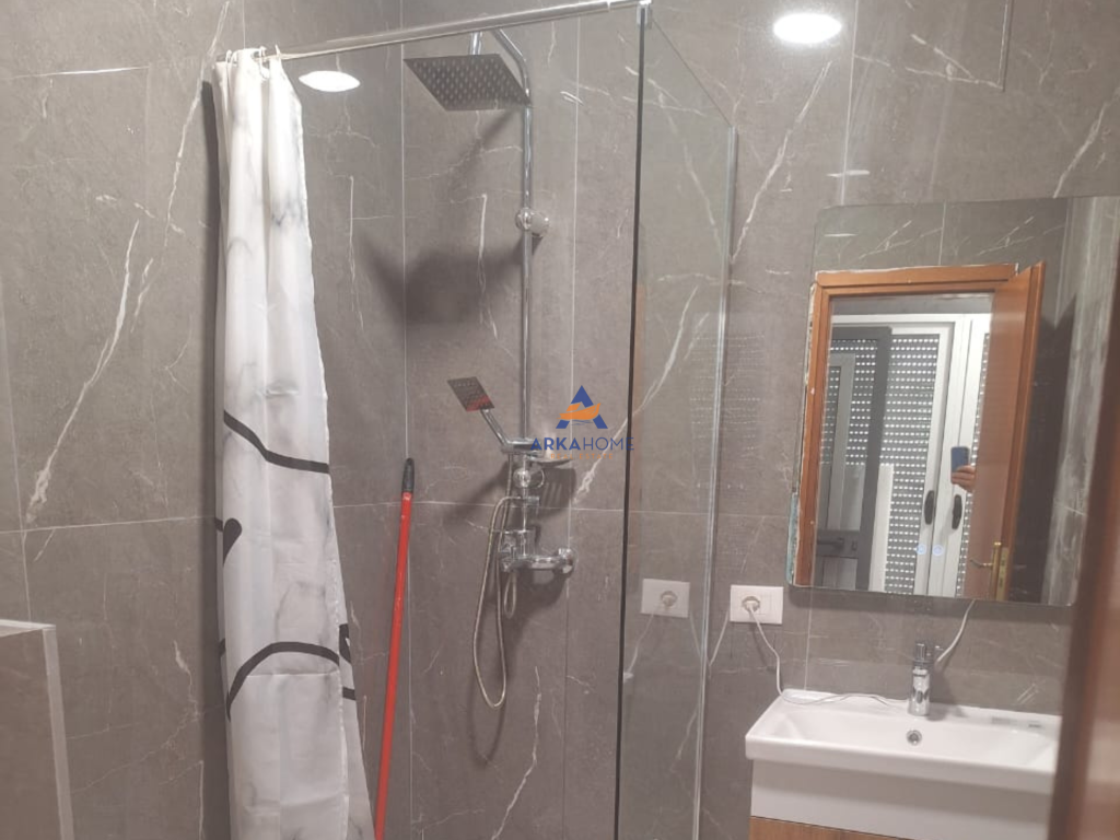 JEPET APARTAMENT ME QERA 1+1+BALLKON "21 DHJETORI " 600 EURO.