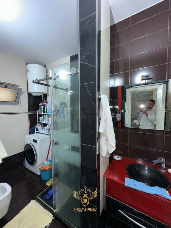 VILLA SU 2 PIANI IN VENDITA TETTO VICINO AL MARE QERRET