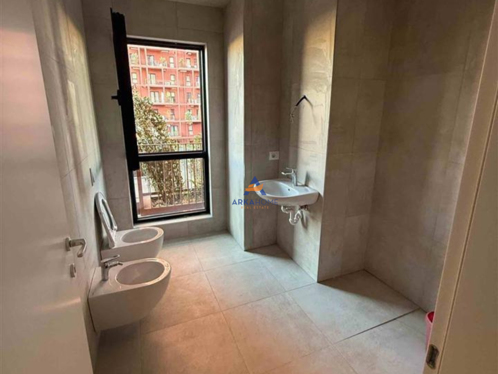 OFFICE FOR RENT 113M2 “RRUGA KAVAJES, GARDEN BUILDING”. 1300 EURO.