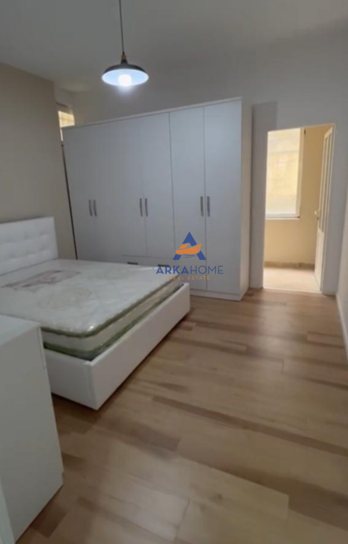 JEPET APARTAMENT ME QERA 1+1+BALLKON "RRUGA RRAPO HEKALI,MBIKALIMI KRISTALIT" 400 EURO.