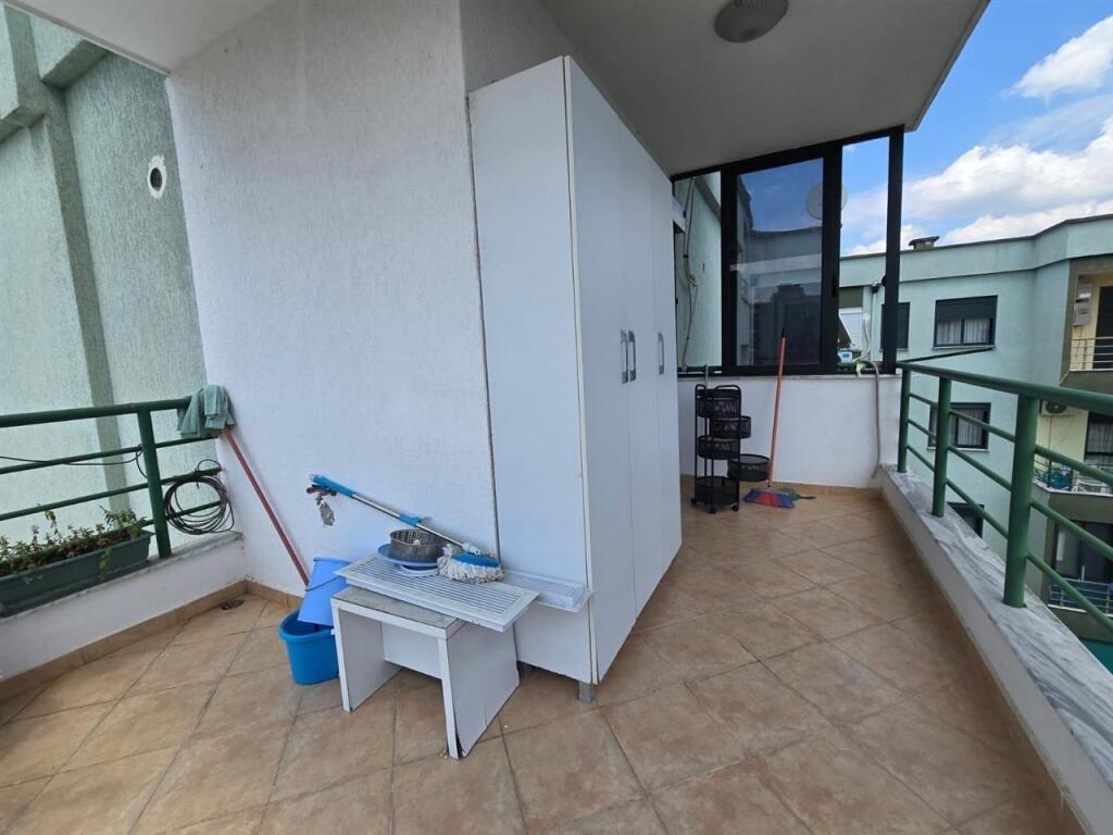 Apartament 3+2+2 me Qira – Zona 5 Maji, pranë Big Market