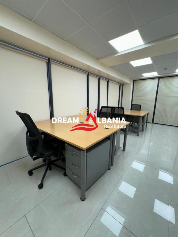 Ambjent zyrash me qera tek Rruga e Elbasanit prane Ekonomikut ne Tirane (ID 4261994)