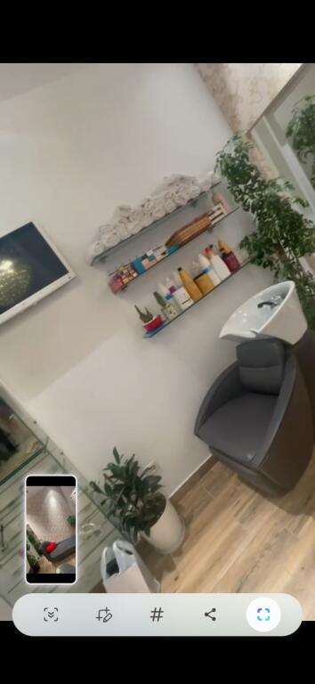 Shop for rent in Astir 600 eu hairdresser