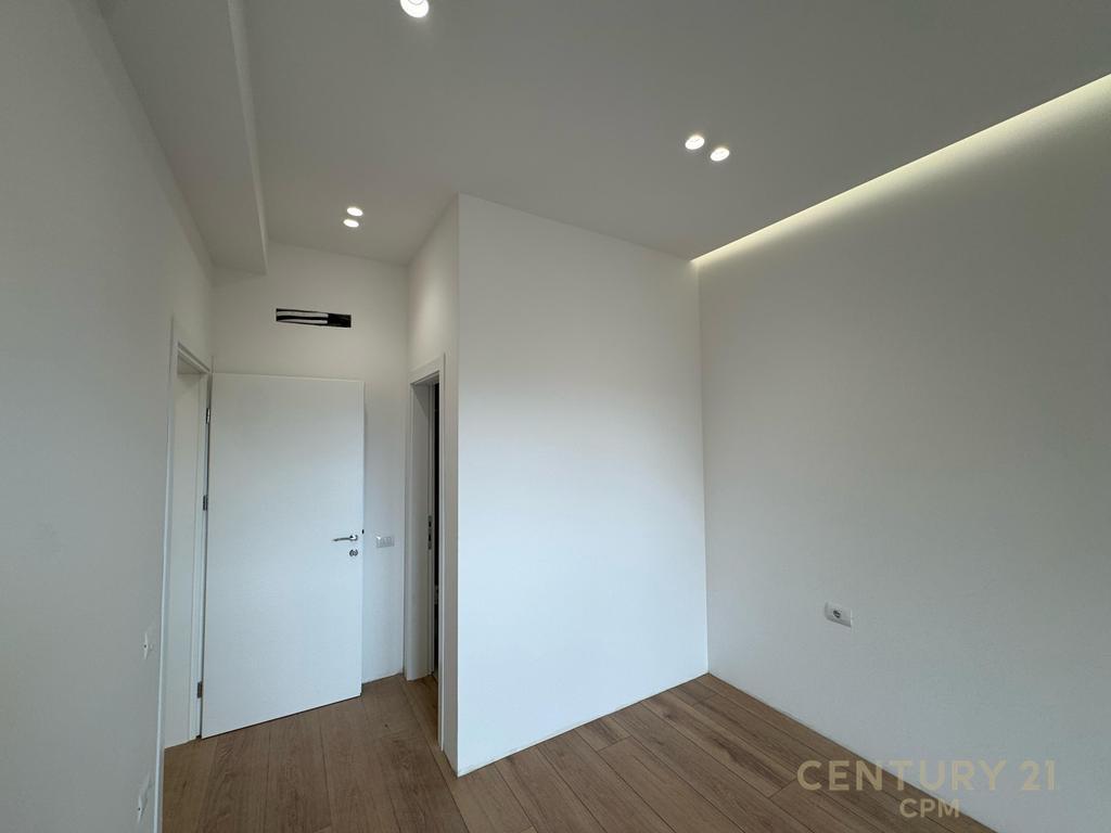 AT HENKE RESIDENCE OPPOSITE AMERICAN 3 WE RENT SPACE FOR OFFICE / BUSINESS