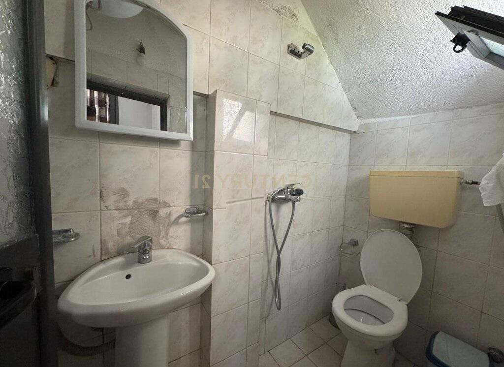 VILLA FLOOR FOR RENT 1+1 ON DIBRES STREET