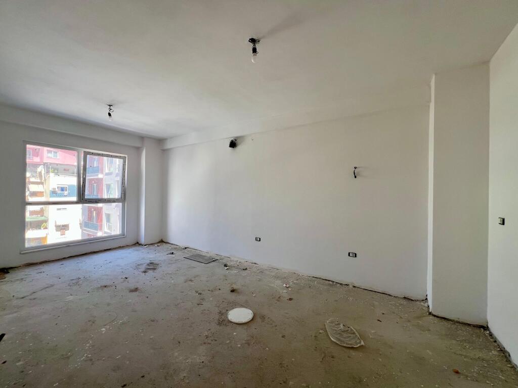 In vendita, Appartamento 1+1 “Laprakë”, Tirana.