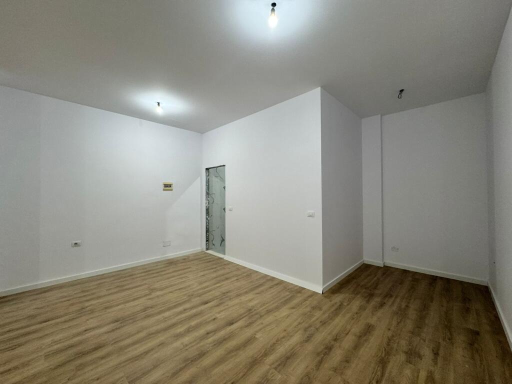 SHITET APARTAMENT AFER SHKOLLES BAJRAM CURRI