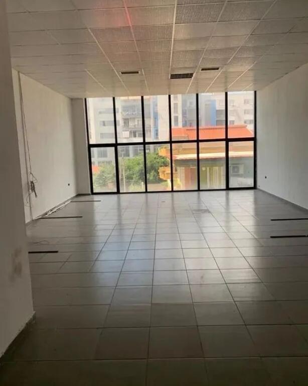 AMBIENT BIZNESI ME QERA 200 M2 YZBERISHT 1000 EURO