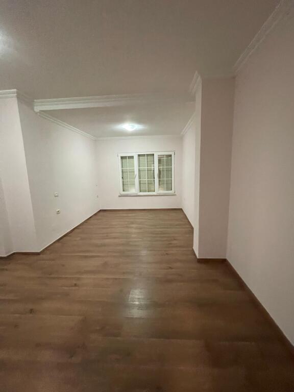 Villa di 4 Piani con Piscina in Vendita – TEG