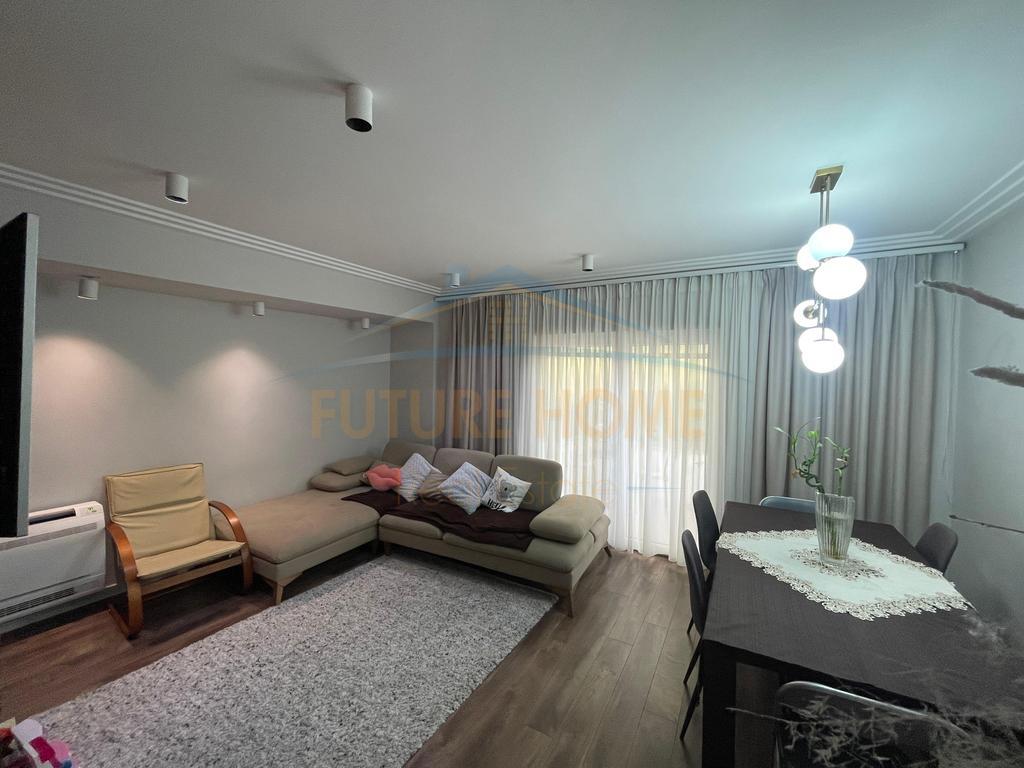 In vendita, Appartamento 3+1+2, 21 Dhjetori, Tirana.