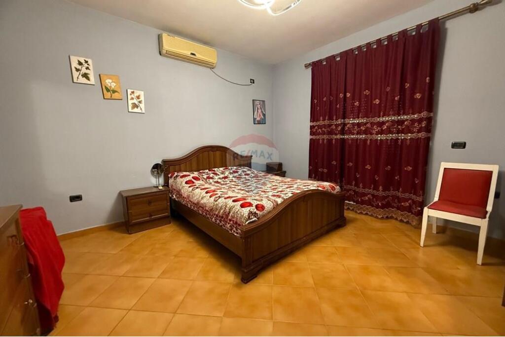 Villa su 3 piani in vendita vicino alla strada "Siri Kodra"!
